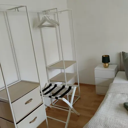 Grosse Monteurswohnung 4 Personen Апартаменты *