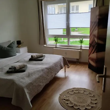 Grosse Monteurswohnung 4 Personen * Глаухау